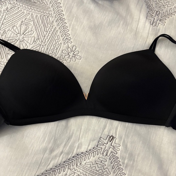 Victoria's Secret Other - Black Push-Up Bra with V-Detail - Women Intimates
